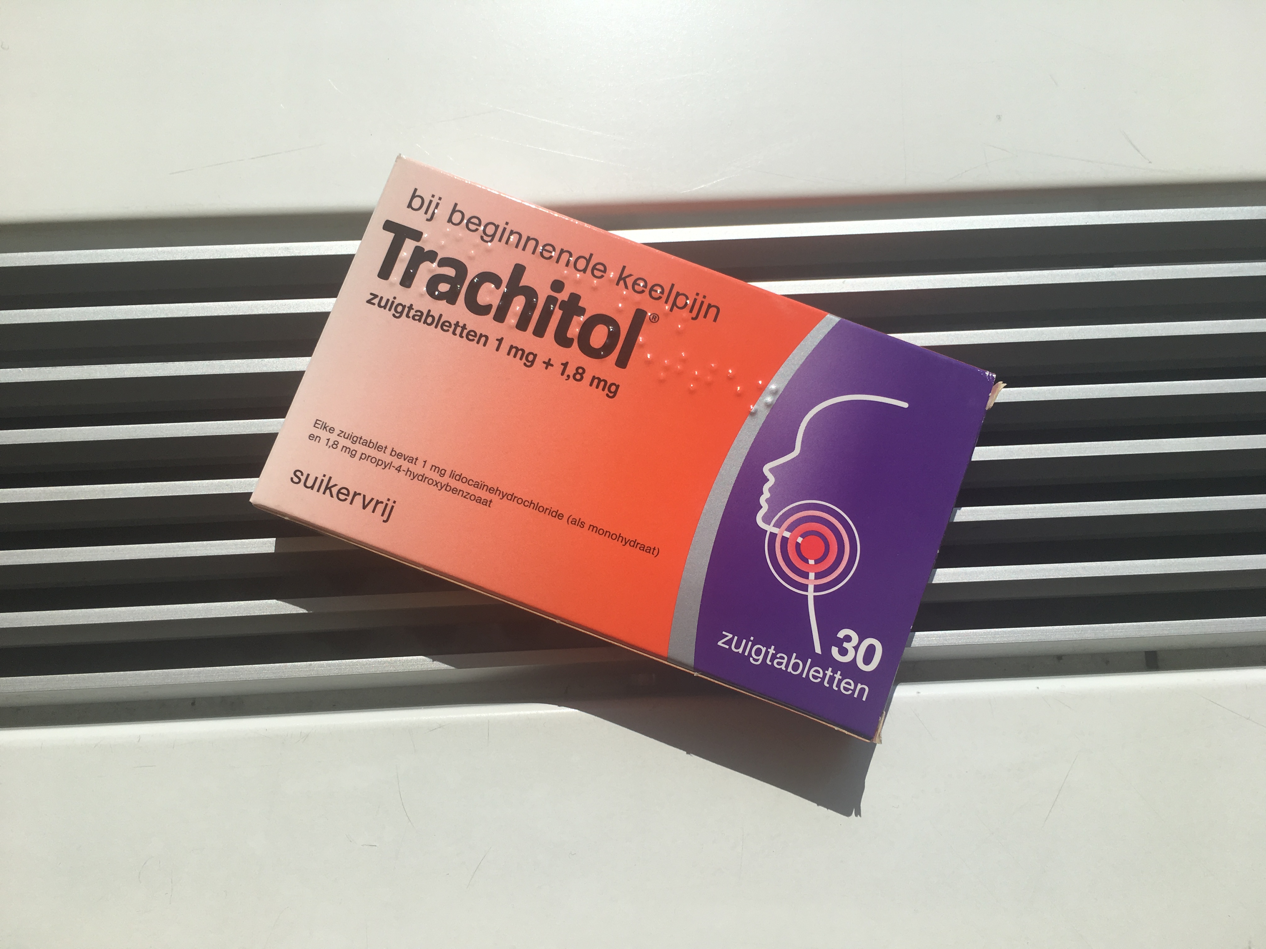 Dit is waarom het doosje van Trachitol oranje-paars is